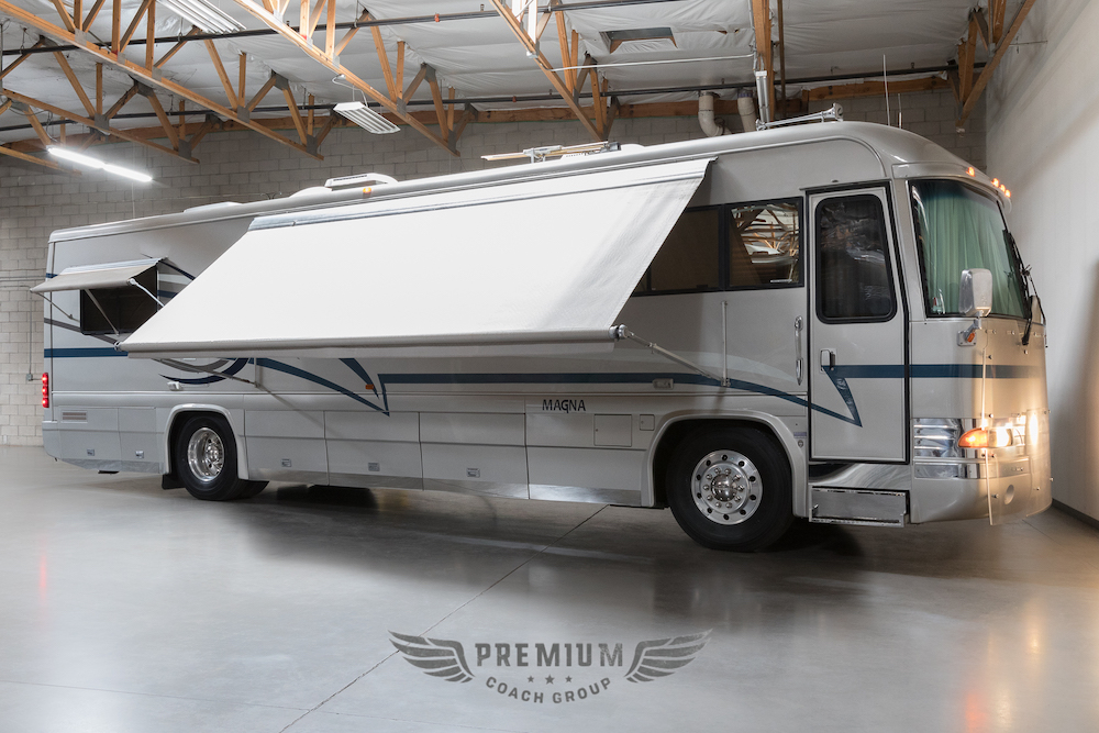 1999 Country Coach  For Sale