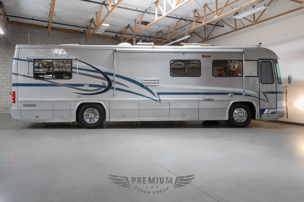 1999 Country Coach  For Sale