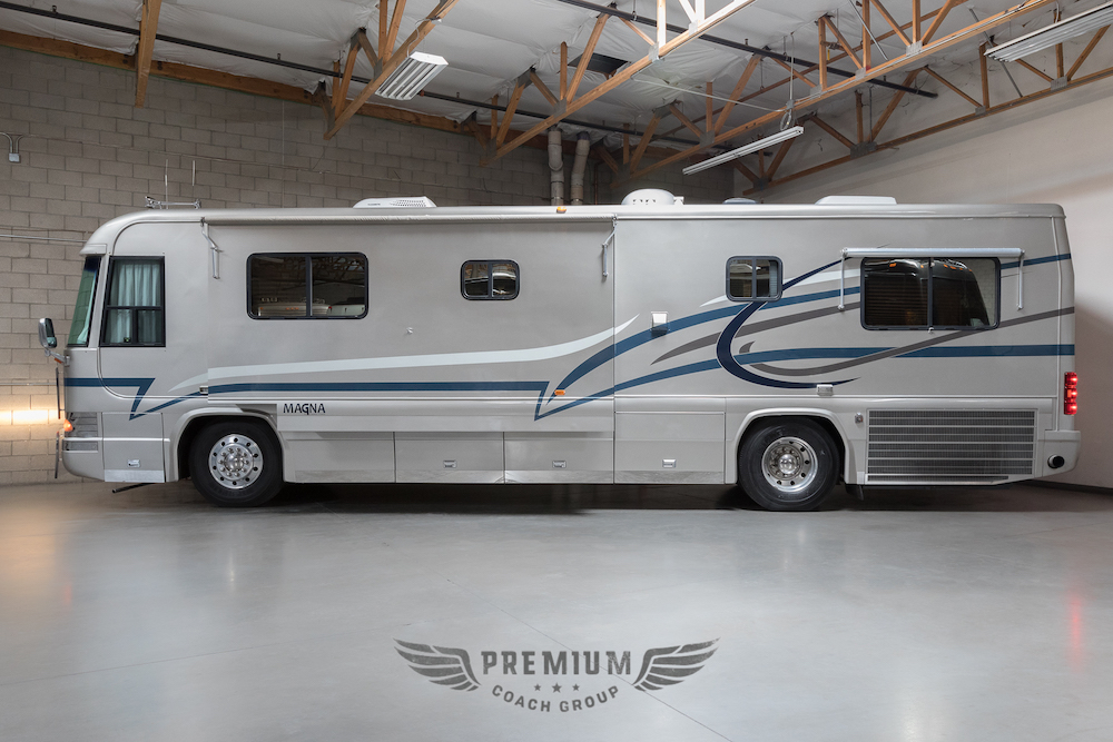 1999 Country Coach  For Sale