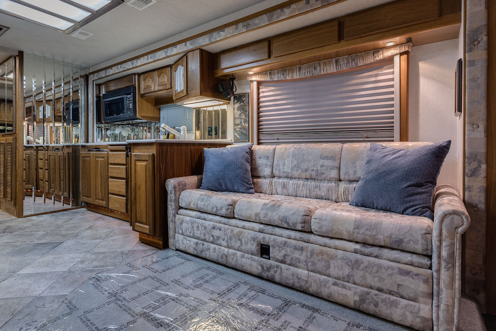 1999 Country Coach  For Sale