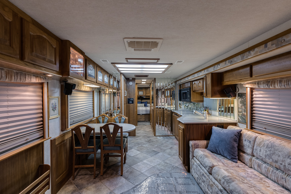 1999 Country Coach  For Sale