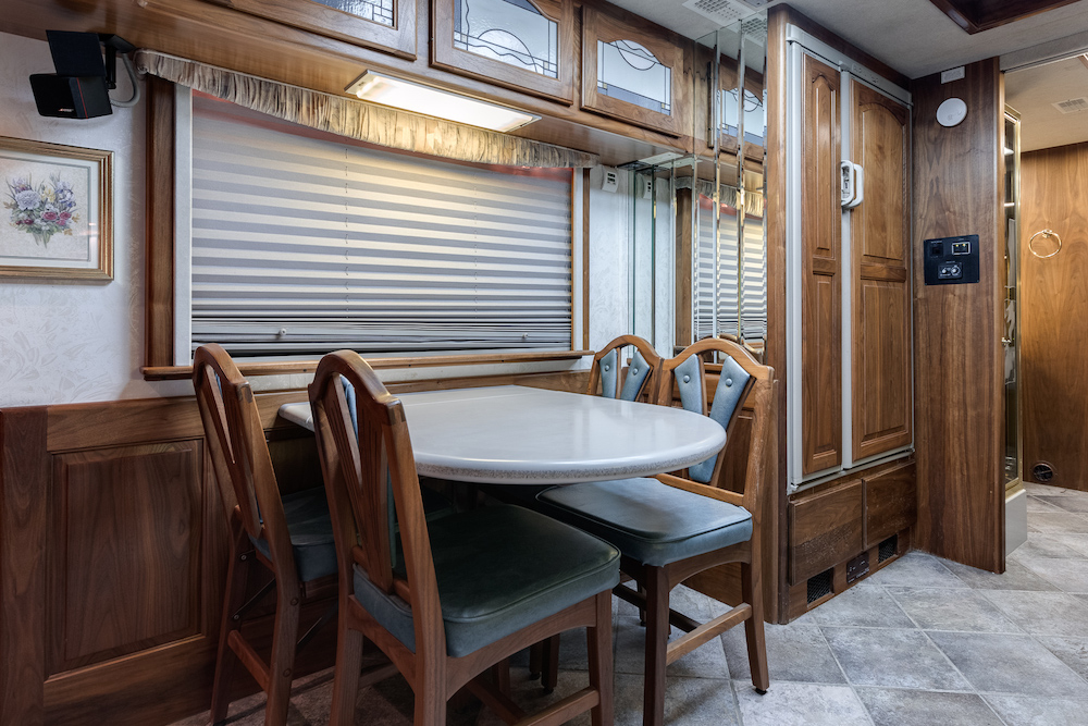 1999 Country Coach  For Sale