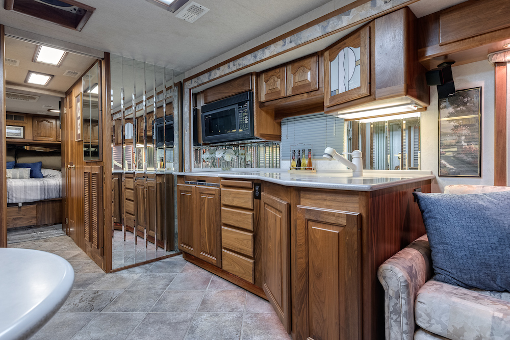1999 Country Coach  For Sale