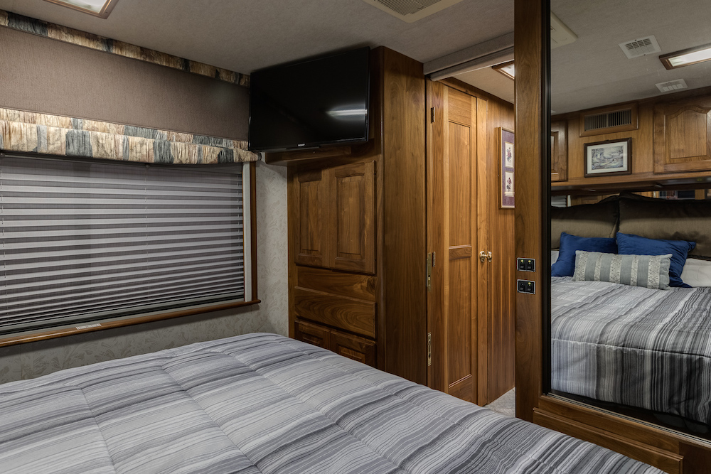 1999 Country Coach  For Sale