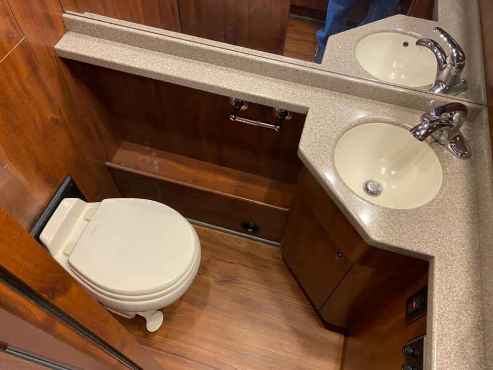 2005 Prevost XLII For Sale