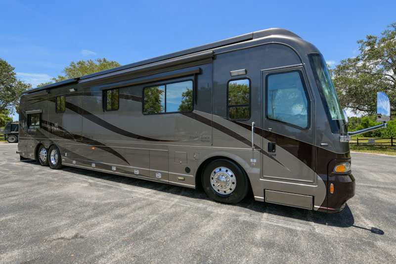 2007 Country Coach Magna For Sale