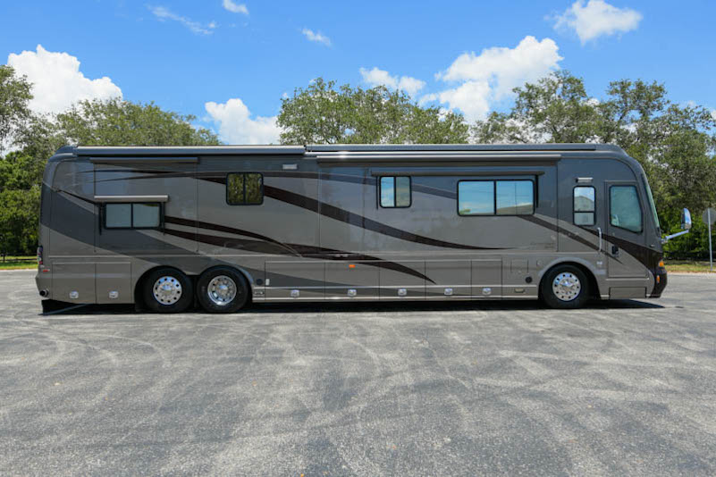 2007 Country Coach Magna For Sale