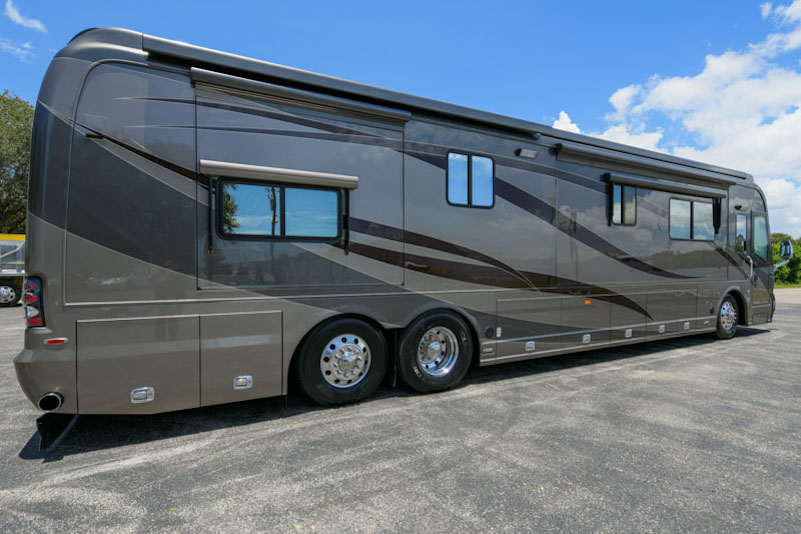 2007 Country Coach Magna For Sale