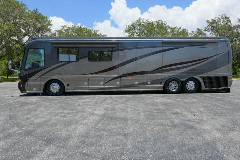 2007 Country Coach Magna For Sale