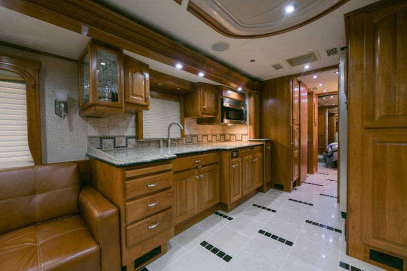 2007 Country Coach Magna For Sale
