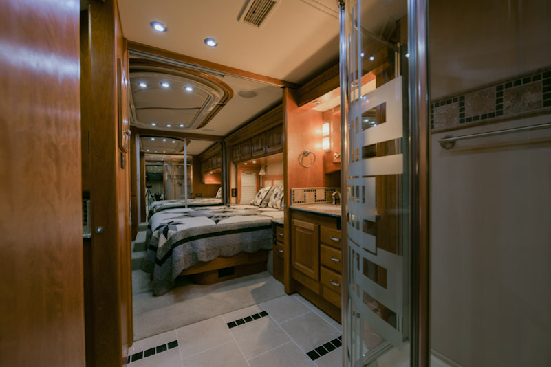 2007 Country Coach Magna For Sale