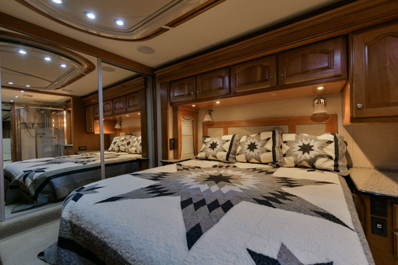 2007 Country Coach Magna For Sale