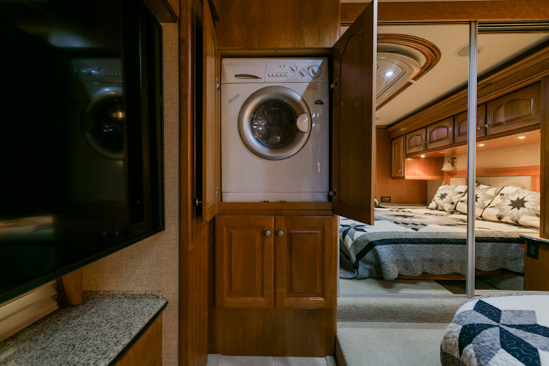 2007 Country Coach Magna For Sale
