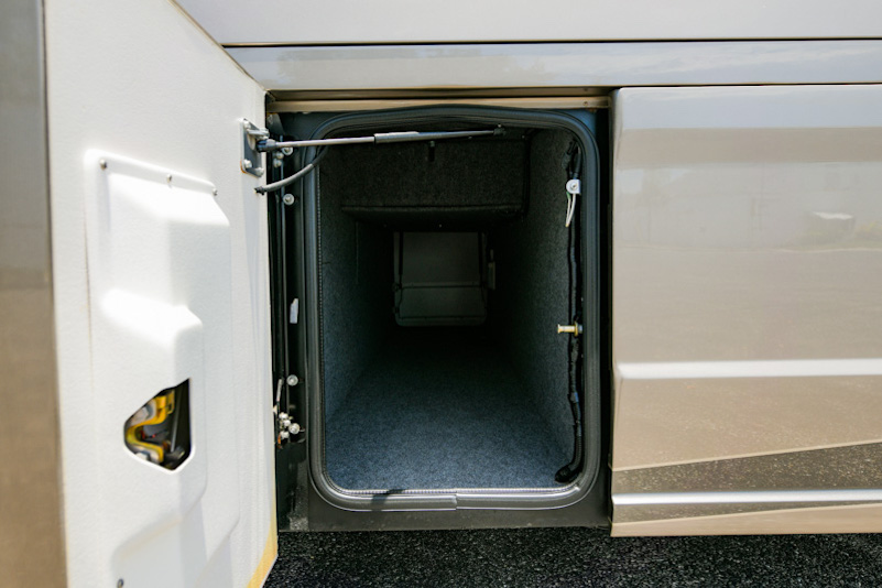 2007 Country Coach Magna For Sale