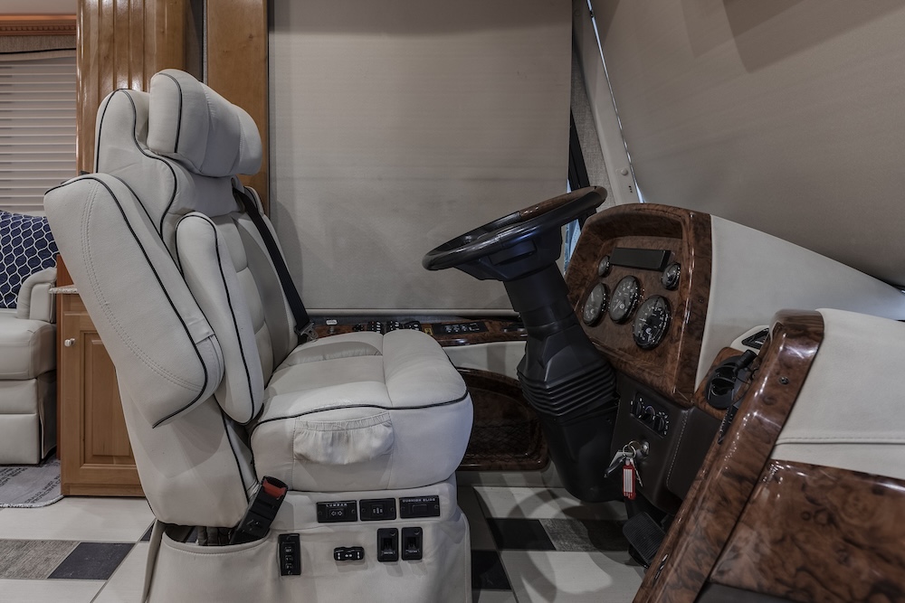 2007 Country Coach Magna For Sale