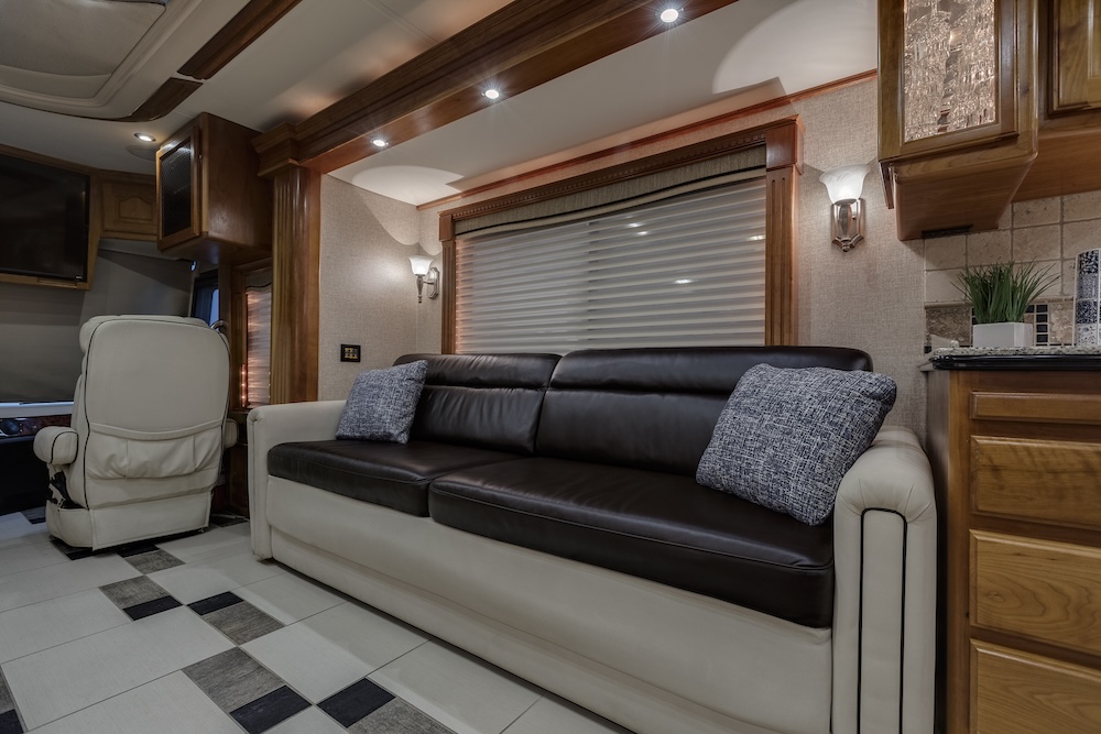 2007 Country Coach Magna For Sale