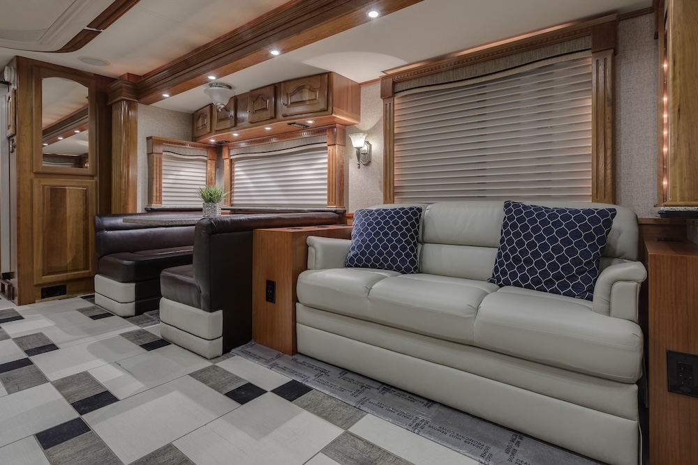 2007 Country Coach Magna For Sale