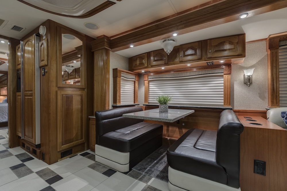 2007 Country Coach Magna For Sale