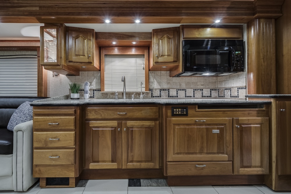 2007 Country Coach Magna For Sale