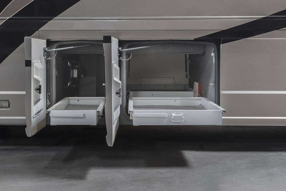 2007 Country Coach Magna For Sale