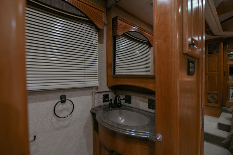 2008 Country Coach Magna For Sale