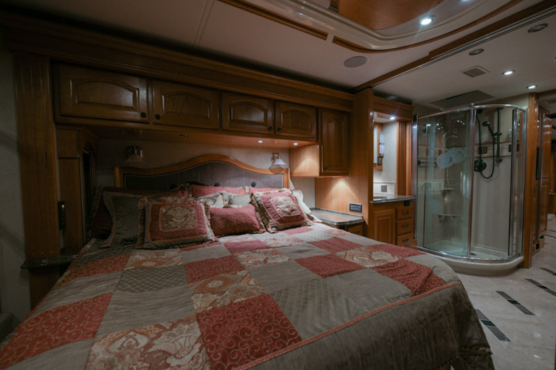 2008 Country Coach Magna For Sale