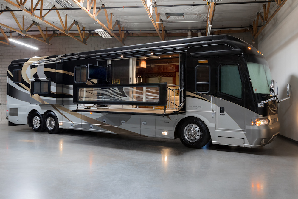 2009 Country Coach Magna For Sale