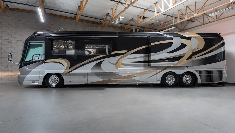 2009 Country Coach Magna For Sale