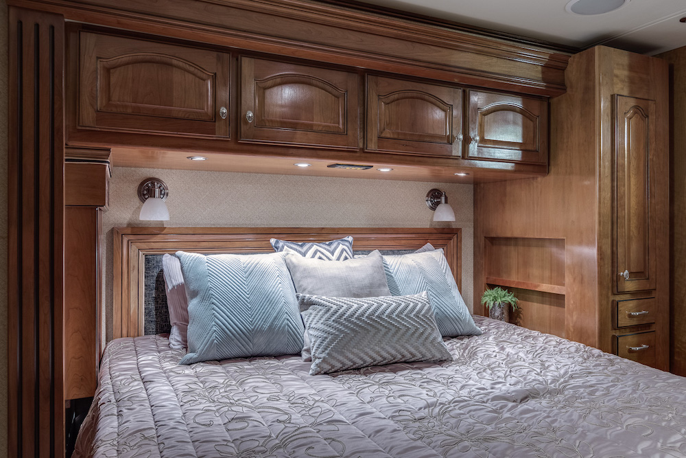 2009 Country Coach Magna For Sale