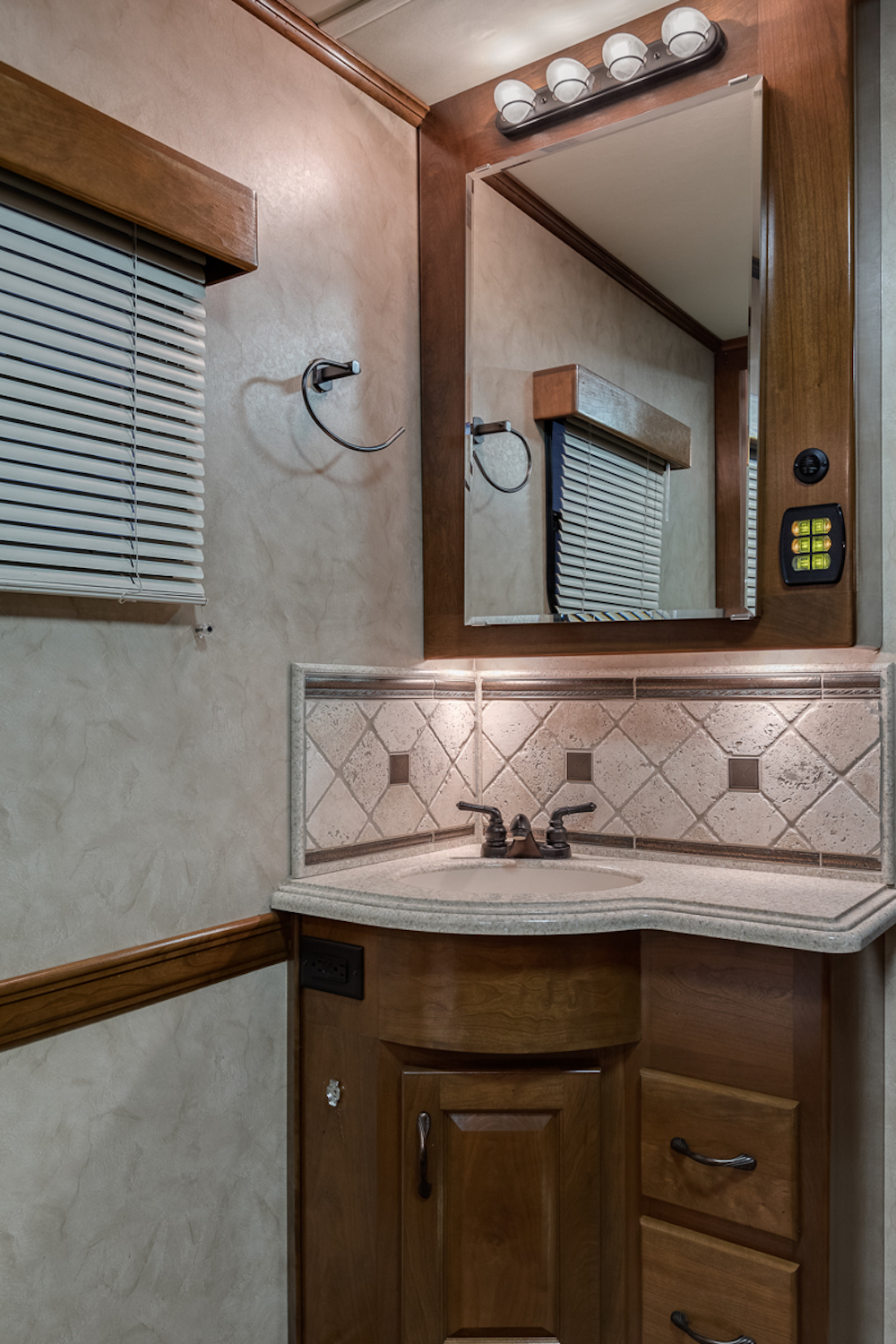 2009 Monaco Camelot  For Sale