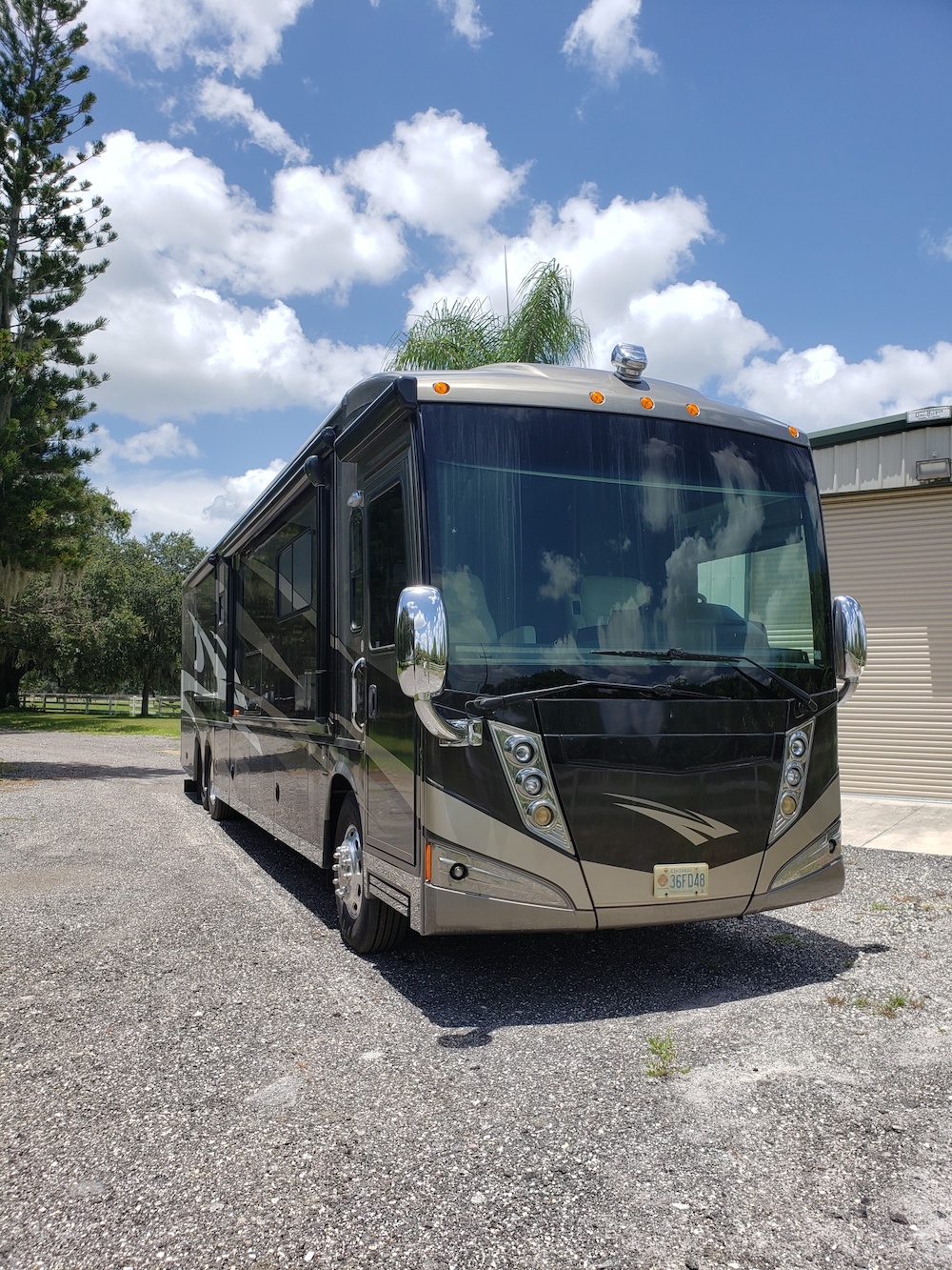 2013 Prevost Winnebago Tour For Sale