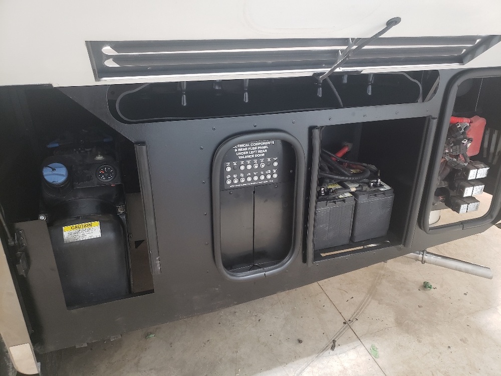 2013 Prevost Winnebago Tour For Sale
