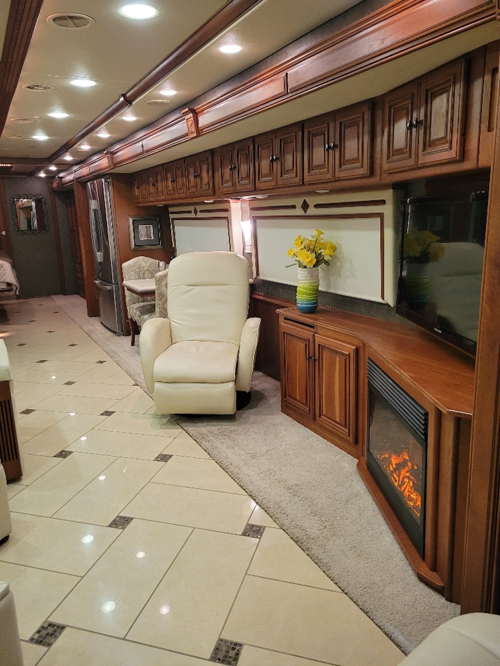 2013 Prevost Winnebago Tour For Sale