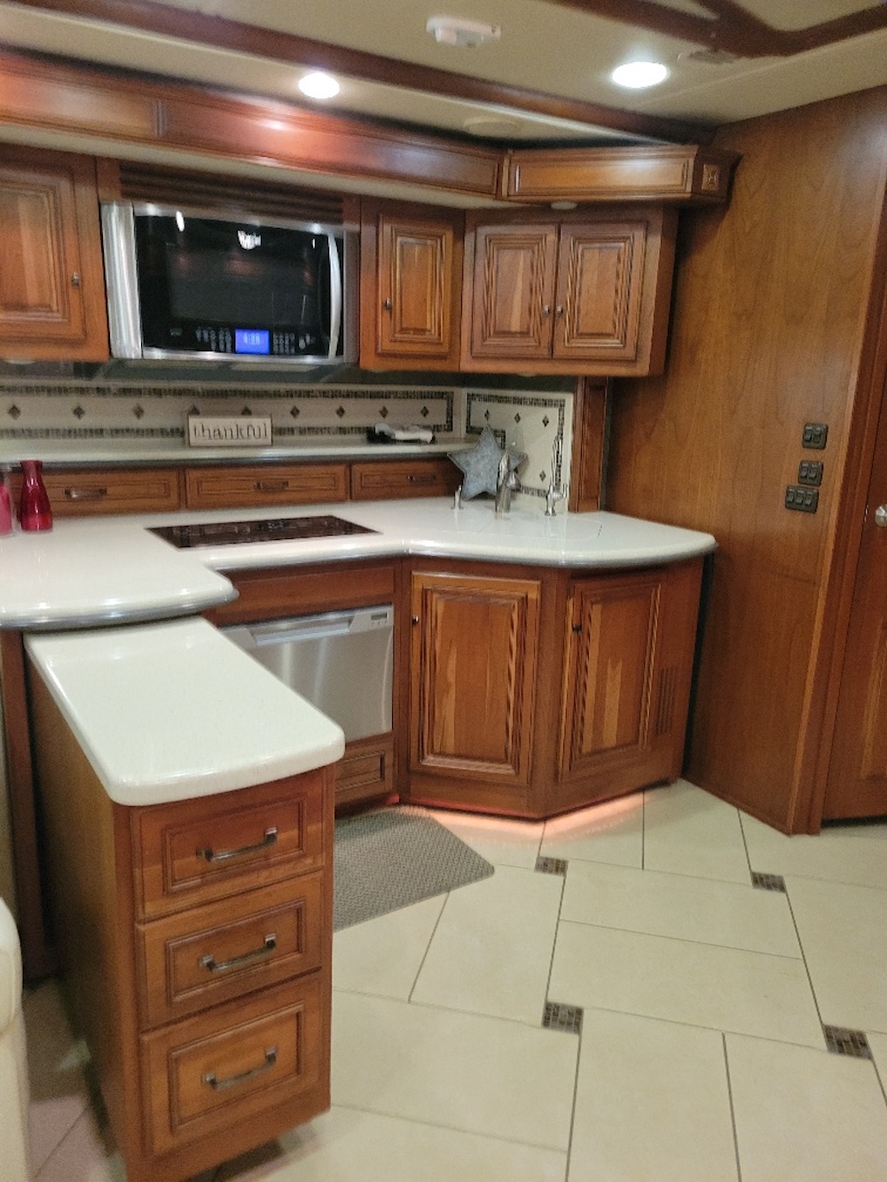 2013 Prevost Winnebago Tour For Sale