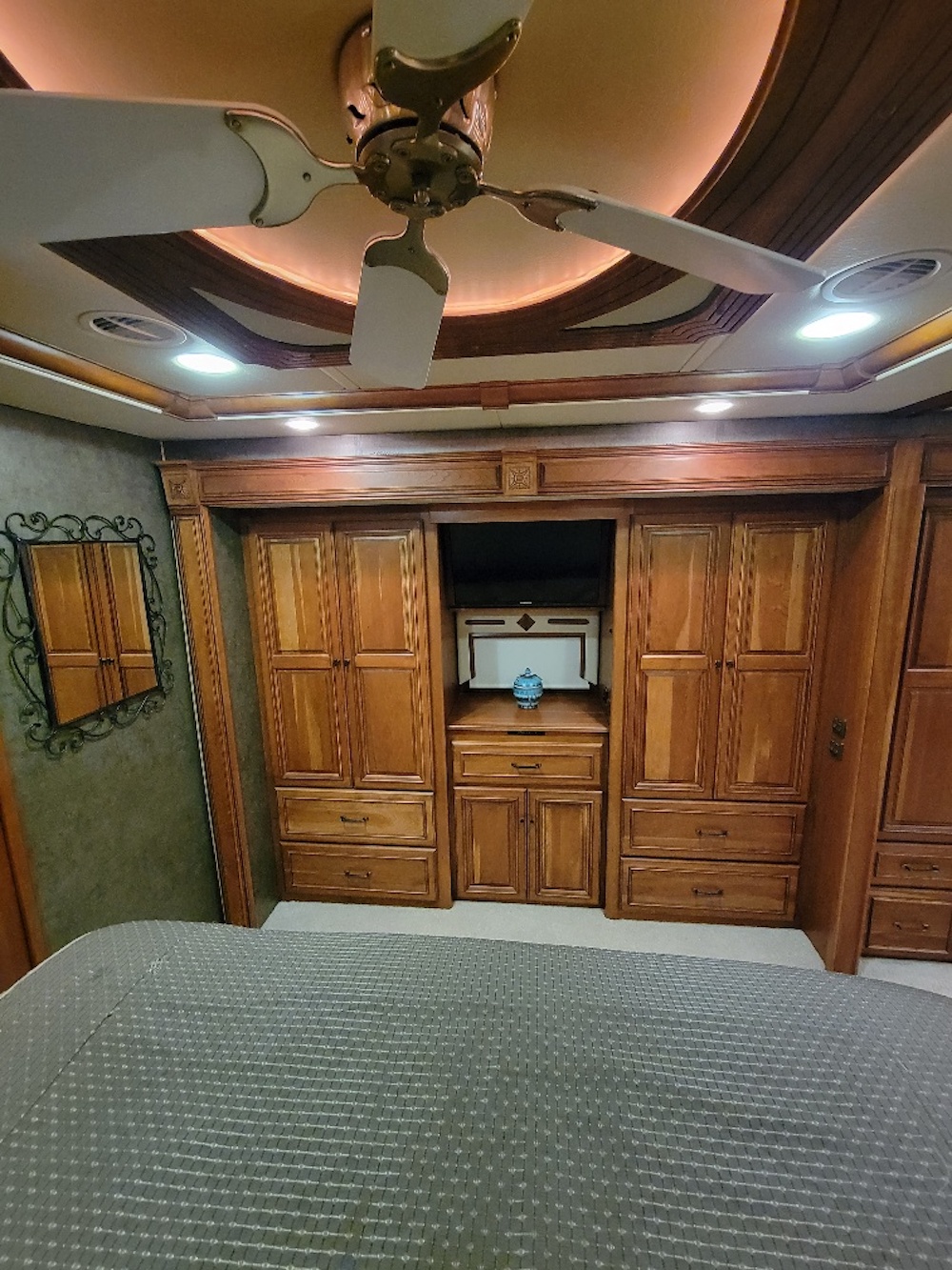 2013 Prevost Winnebago Tour For Sale