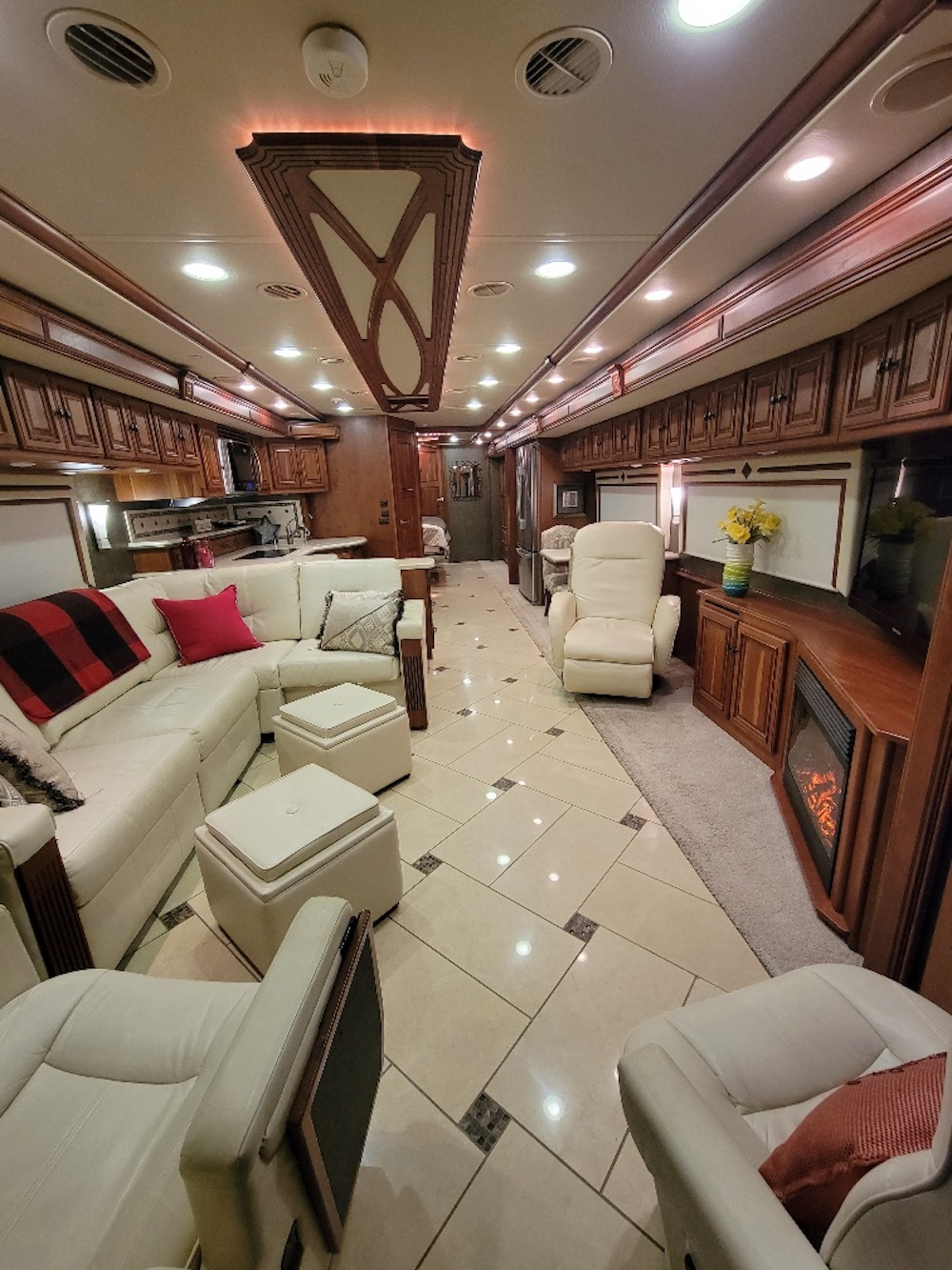 2013 Prevost Winnebago Tour For Sale