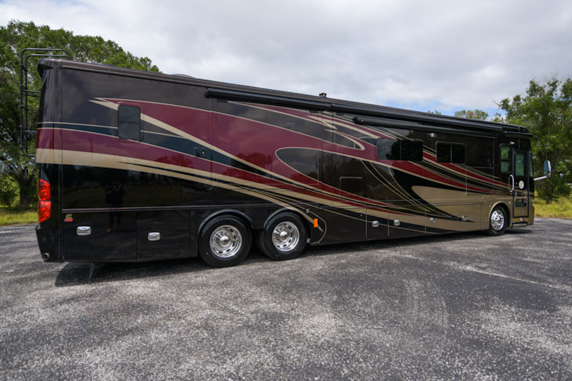 2014 Tiffin Phaeton 42LHQuad Slide