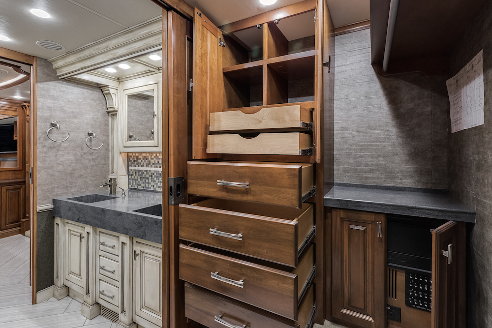 2015 Tiffin Zephyr For Sale
