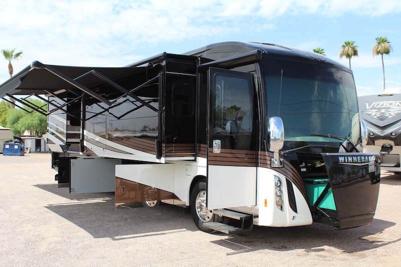 2017 Winnebago Ellipse  For Sale