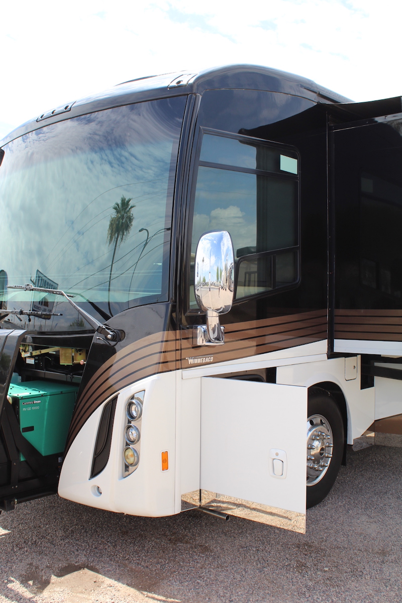 2017 Winnebago Ellipse  For Sale