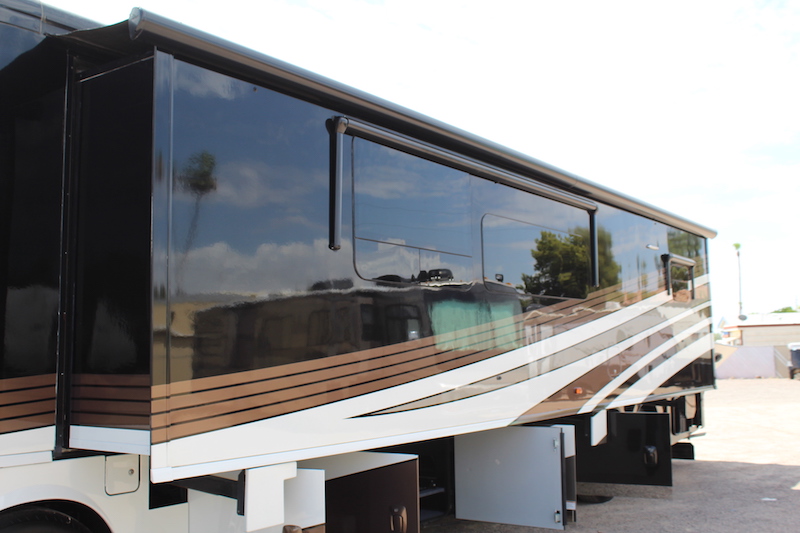 2017 Winnebago Ellipse  For Sale