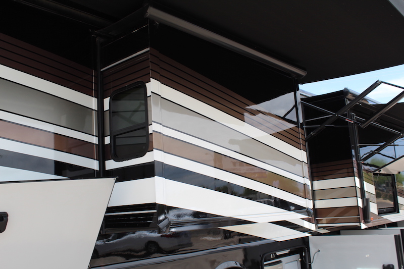 2017 Winnebago Ellipse  For Sale