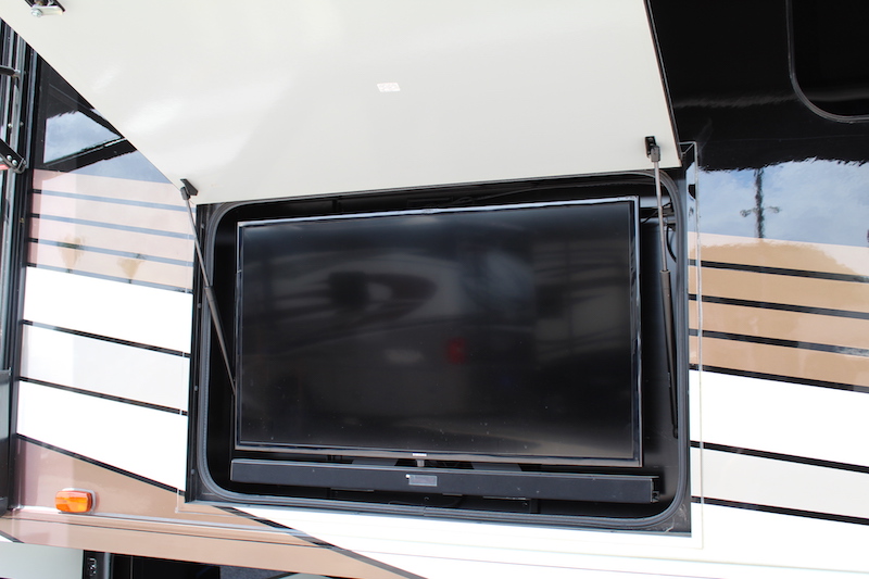 2017 Winnebago Ellipse  For Sale