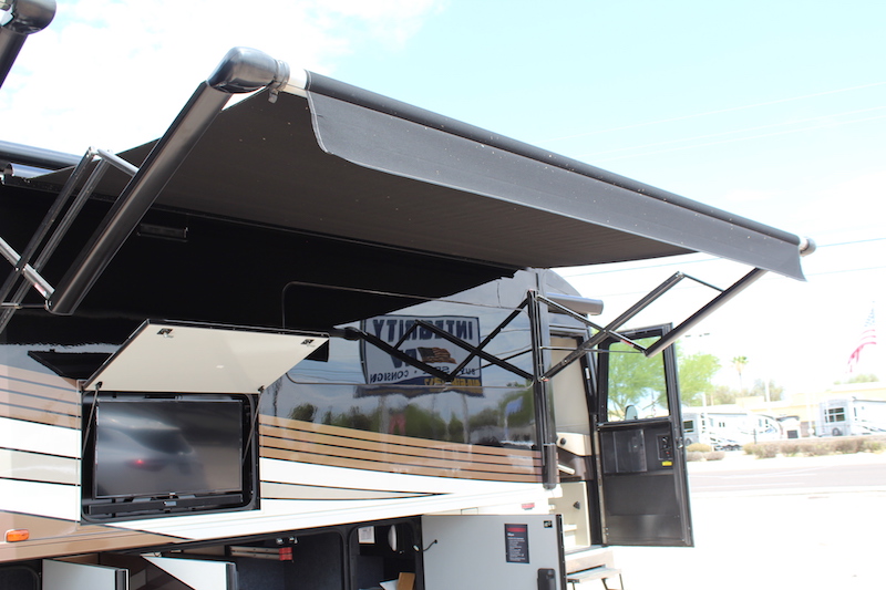 2017 Winnebago Ellipse  For Sale