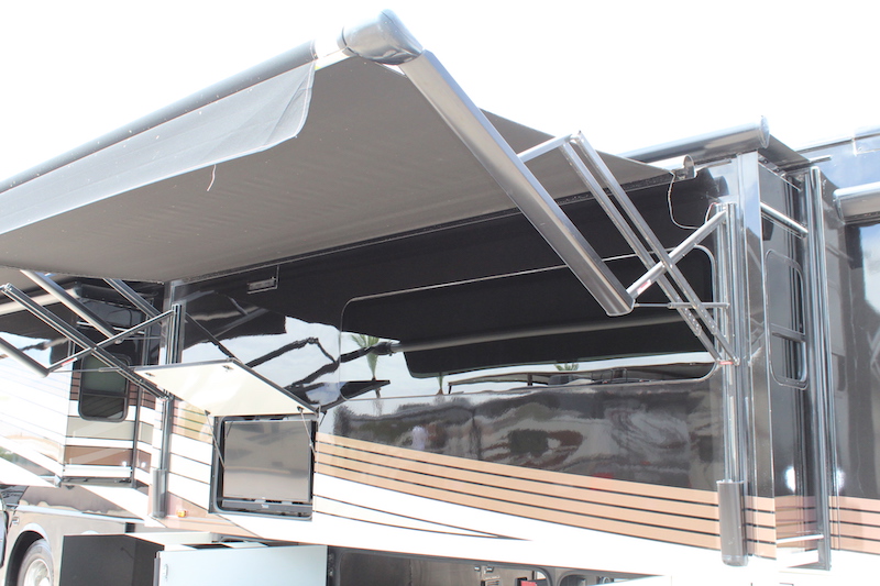 2017 Winnebago Ellipse  For Sale