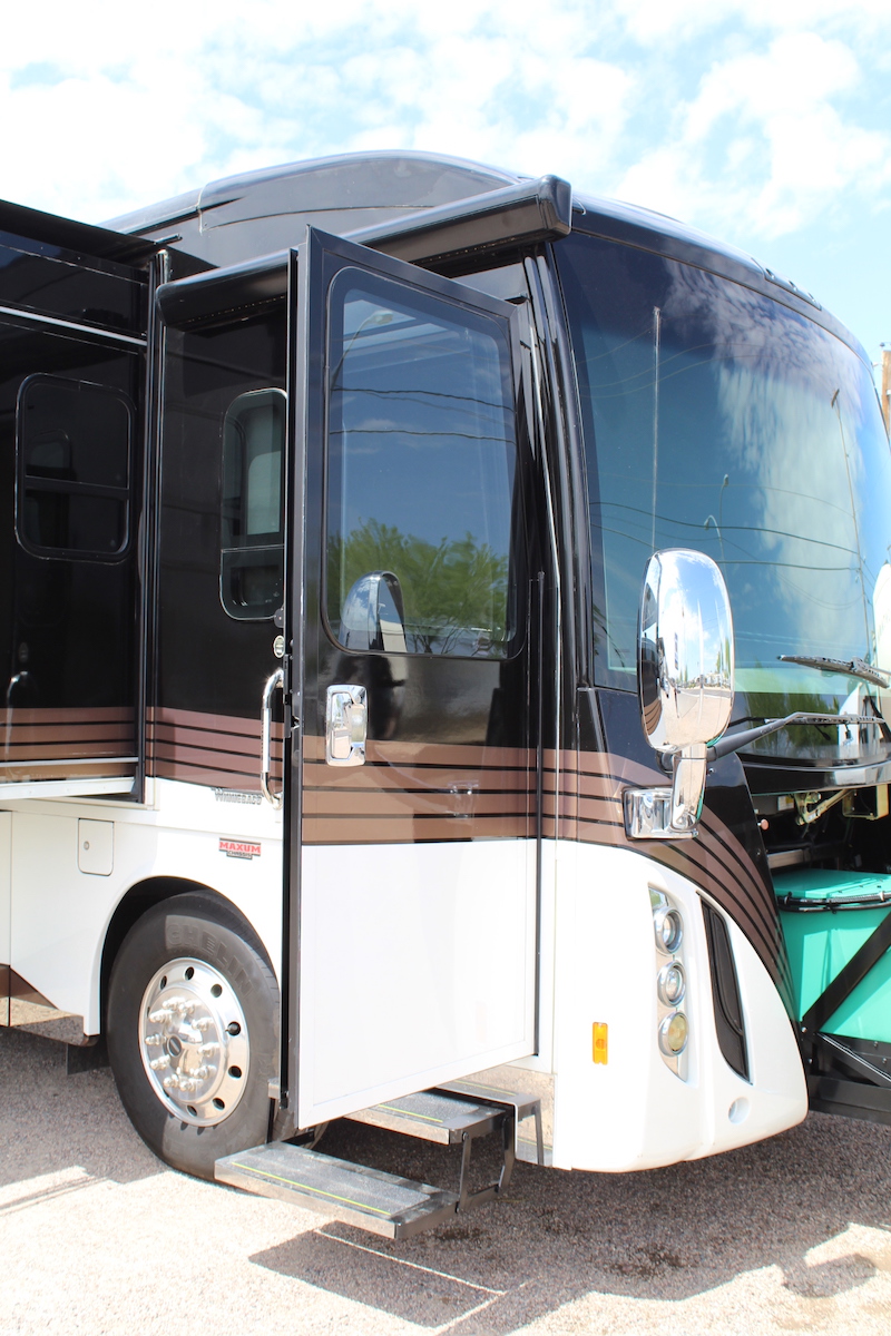 2017 Winnebago Ellipse  For Sale