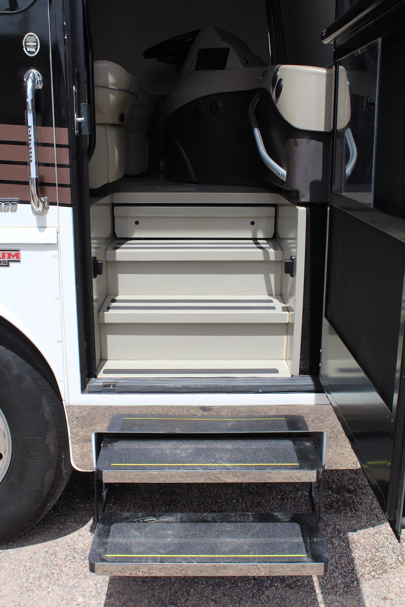 2017 Winnebago Ellipse  For Sale