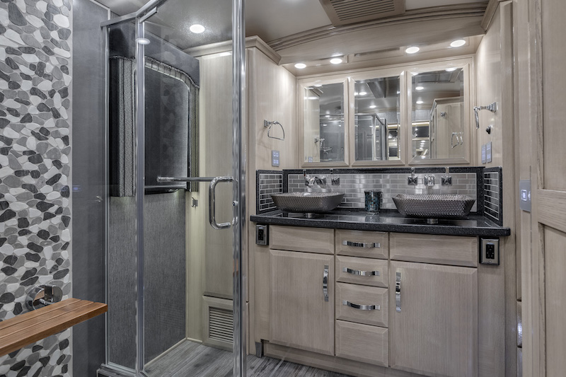 2018 Prevost Newmar King Aire For Sale
