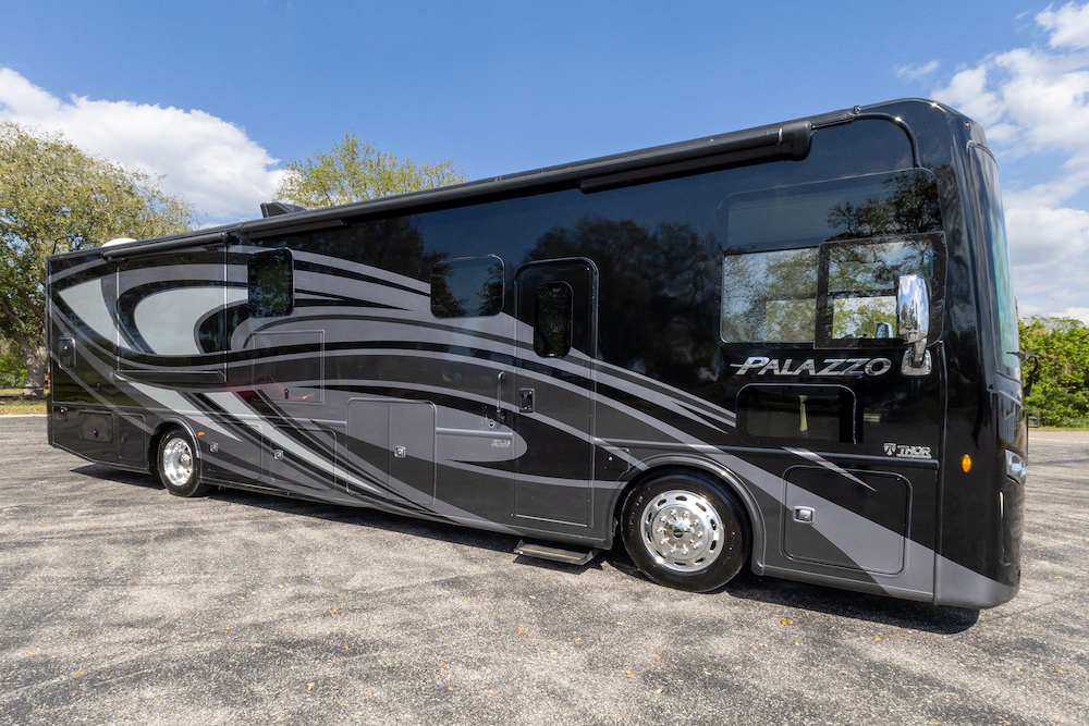 2021 Thor Palazzo For Sale