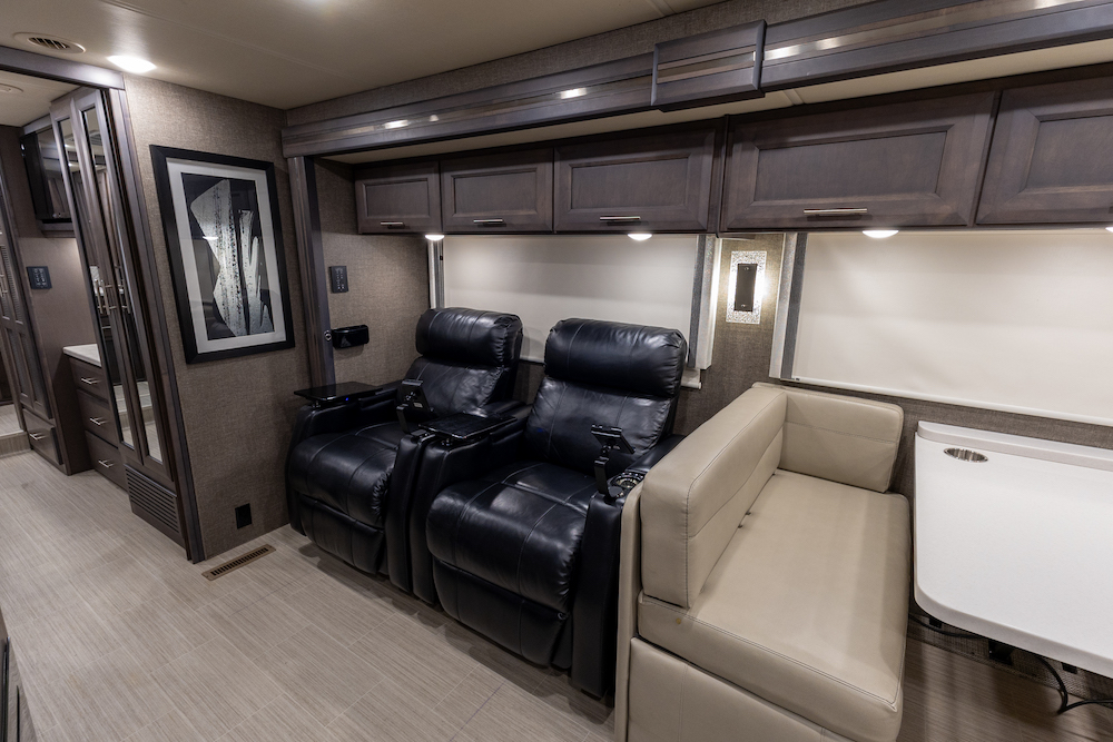 2021 Thor Palazzo For Sale